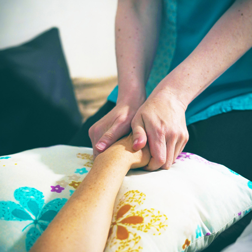 Shiatsu : acupression sur la main